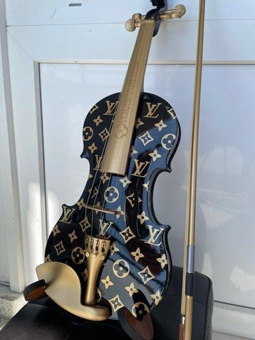 J.Reinhardt - Custom Louis Vuitton Violin - Noir & Gold, Antiek en Kunst