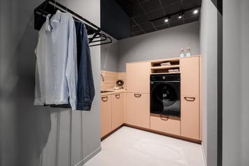 Showroom bijkeuken met apparatuur, Huis en Inrichting, Keuken | Complete keukens, Ophalen, Overige kleuren, Hoekkeuken, Nieuw