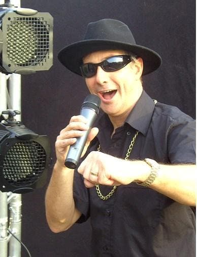 Zingende Feest DJ Fiesta Draai-Zing-Show vanaf 290,-, Diensten en Vakmensen, Muzikanten, Artiesten en Dj's, Dj, Solo-artiest, Overige artiesten