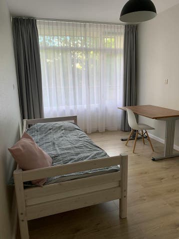 Kamer te huur in Capelle Aan Den IJssel - 10 m² - 1 kamer(s), Rotterdam