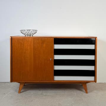 Sideboard U458 by Jií Jiroutek, zwart met witte lades, 100 tot 150 cm, Vintage, Ophalen of Verzenden, Zo goed als nieuw
