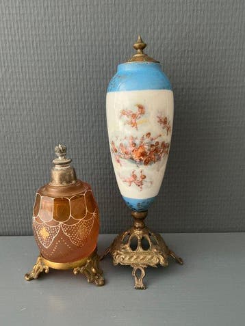 Vaas (2) - Porselein, Brons, Messing, Glas - Vaas en