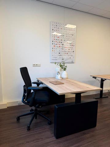 Refurbished Haworth Zody Black - NPR1813 Stoel - Nieuwe Stof, Huis en Inrichting, Verzenden, Zwart, Zo goed als nieuw, Bureaustoel