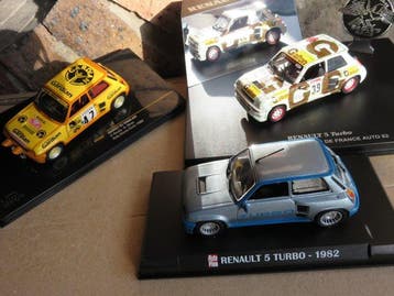 IXO, Universal Hobbies 1:43 - Model sportwagen (3) - 1, Nieuw