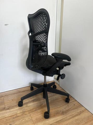 Refurbished Herman Miller Mirra 2 - Graphite Uitvoering!, Verzenden, Zwart, Zo goed als nieuw, Bureaustoel