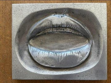 Roy Adzak - Beeld, Lips - 18.5 cm - Aluminium