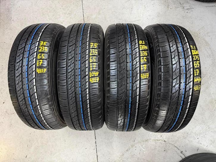 235/65/17 104V Kumho m+s banden DEMO, Auto-onderdelen, Banden en Velgen, 17 inch, All Season, 235 mm, Personenwagen, Gebruikt