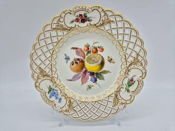 Meissen - Durchbruchteller mit Obstmalerei und Goldstaffage,