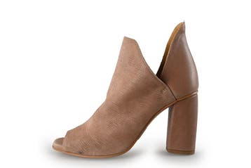 Vince Camuto Sleehakken in maat 38 Beige, Vince Camuto, Verzenden, Beige, Zo goed als nieuw