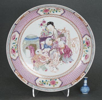 Ruby Back Plate - Bord - A Lady, Three Boys and Two White