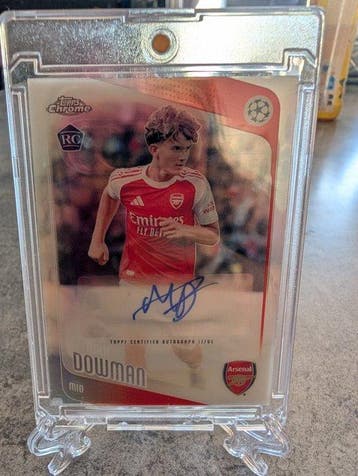 2025/26 Topps Chrome UCL Max Dowman Gesigneerde kaart,, Nieuw