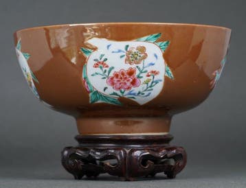 Yongzheng (1723-1735) - Kom - Peonies, Lotus and