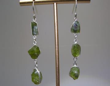 Peridot oorbellen - Hoogte: 77 mm - Breedte: 10.1 mm- 6.9 g