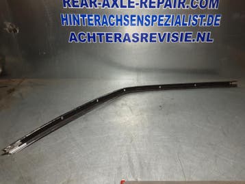 Linkse sierlijst waar rubber inzit aan de bovenkant Opel..., Verzenden, Gebruikt, Opel