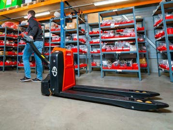 EPL154 Elektrische Li-Ion pallettruck 1.500 kg (Zwenkwielen), 1000 tot 2000 kg, Palletwagen, Elektrisch, Verzenden