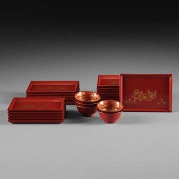 Set van 20 kleine schalen en 5 kopjes - gelakt hout - Japan