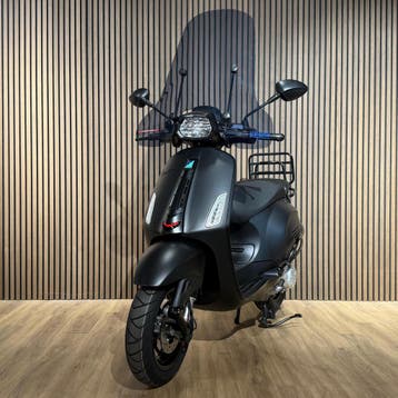 Vespa Sprint 50 RST 2026 | Mat Zwart | €500 voordeel | Nieuw, Fietsen en Brommers, Overige modellen, Maximaal 45 km/u, Nieuw, Ophalen of Verzenden