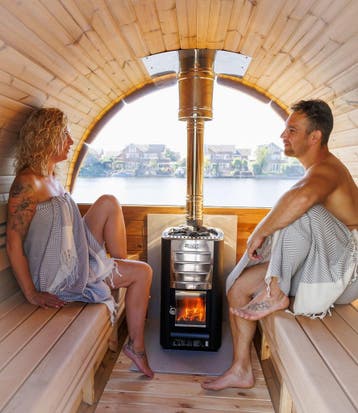 Barrel Sauna | Buitensauna met veranda | Thermowood sauna, Ophalen of Verzenden, Nieuw, Fins of Traditioneel, Complete sauna
