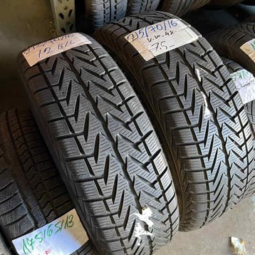 2 x Vredestein Wintrac 4 Xtreme 215-70-16 Winterbanden 7,5mm, 16 inch, Band(en), Personenwagen, Gebruikt