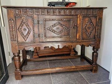 Kast - Hout - Jacobeaanse stijl