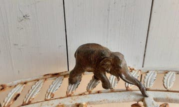 P. Chenet - Beeld, Olifant - 6.5 cm - Brons