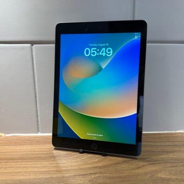 Apple iPad (5th generation) 128GB Wifi - Mobiele telefoon, Nieuw