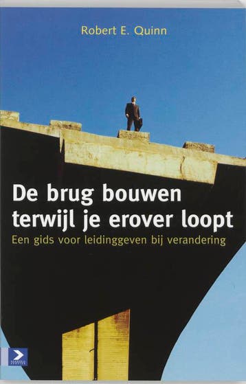 De brug bouwen terwijl je erover loopt 9789052614847, Verzenden, Zo goed als nieuw