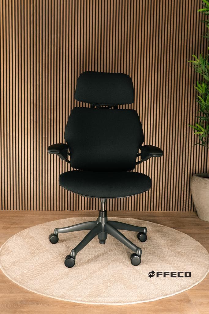 Humanscale Freedom Met Verstelbare Hoofdsteun, Huis en Inrichting, Bureaustoelen, Bureaustoel, Zwart, Zo goed als nieuw, Ergonomisch