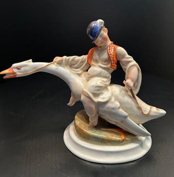 Herend - Beeldje - Gorgeous  the Goose Rider Boy -, Antiek en Kunst