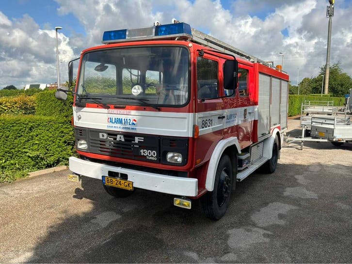 Veiling: Brandweerwagen DAF 1300 Turbo Diesel 1981, Auto's, Vrachtwagens, BTW verrekenbaar, Diesel, Rood, DAF, Ophalen