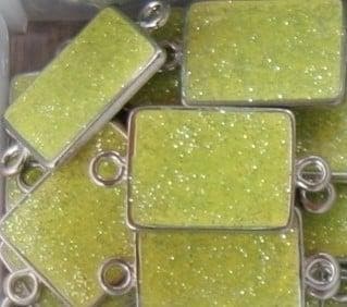 Schitterende metalen tussenzetsel epoxy emaille 19x35mm lime, Hobby en Vrije tijd, Kralen en Sieraden maken, Ophalen of Verzenden