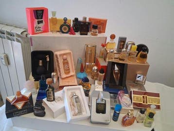 Themacollectie - Verzameling van 40 parfumminiaturen -