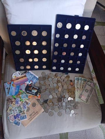 Wereld. lot of 1042 coins Kingdom-Republic World coins with