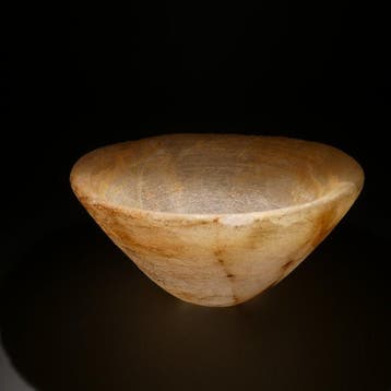 Oud-Egyptisch Albast Vasbekertje. Ø 11 cm. Oud Koninkrijk,
