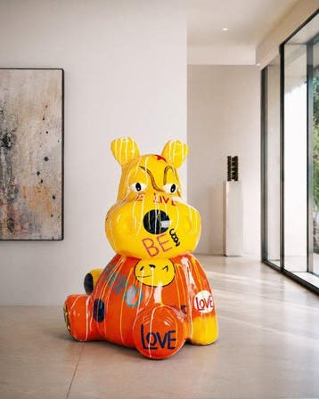 sculptuur, XXL Pop Art Beer Sculptuur – Handbeschilderd
