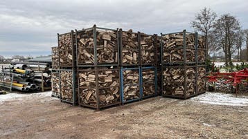 Zaag-kloofmachines te huur voor zagen en kloven van stammen