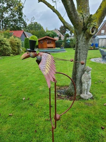 Beeld, Wind Moving Raven with Hat - 130 cm - Metaal - 2026