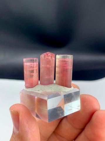 Rozekleurige tourmalijn Kristalen - Hoogte: 22 mm - Breedte:, Verzamelen, Mineralen en Fossielen