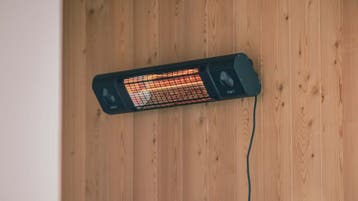 Sun And Sound Ultra wandverwarmer met Halogeen zwart 2000..., Verzenden, Nieuw