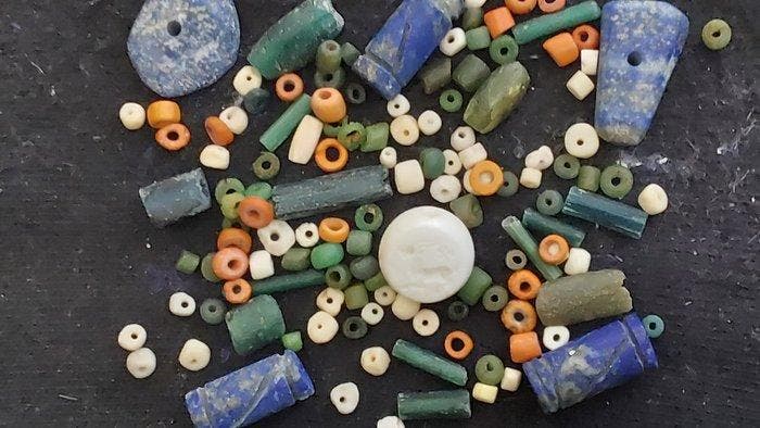 Oudegyptisch naar Latijn Glas meer dan 100 oude kralen, Antiek en Kunst, Antiek | Overige Antiek