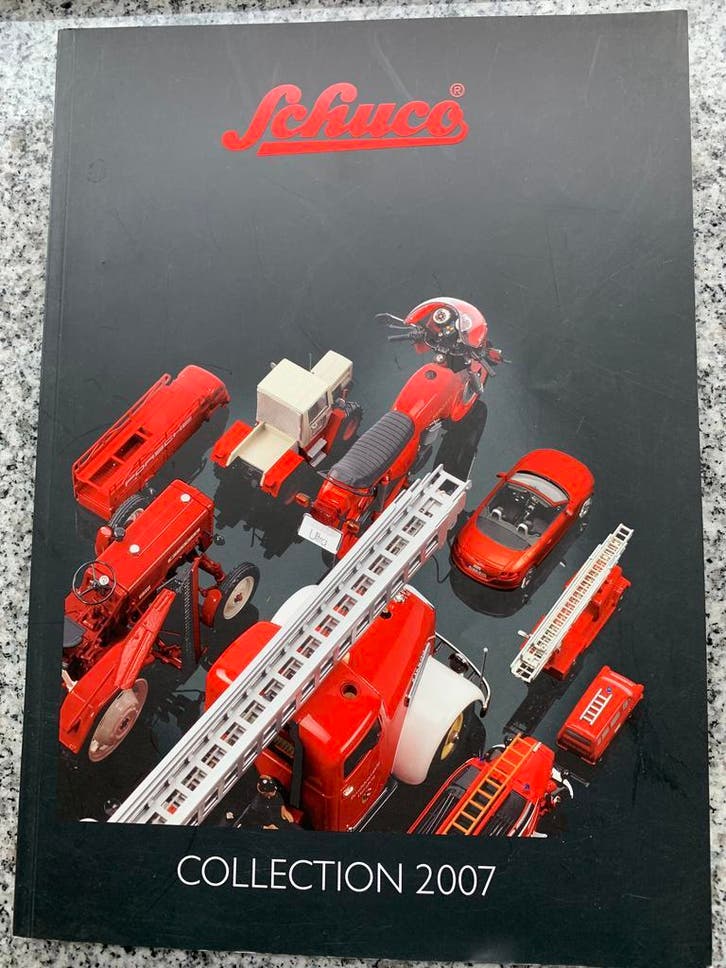 Schuco Collection 2007, Boeken, Hobby en Vrije tijd, Gelezen, Overige onderwerpen, Verzenden