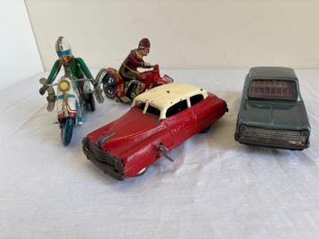 Bandai - Blikken speelgoedauto - 4 modellen , 2x auto en 2x