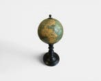 Terrestrial table globe - Kleine wereldbol - 1850-1900, Antiek en Kunst, Antiek | Overige Antiek