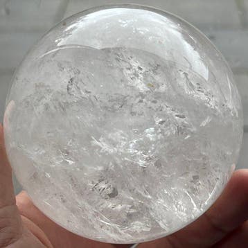 Mountain Crystal Clear Quality sphere Kristal - Hoogte: 8.9