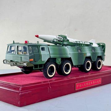 Niet op schaal - Model militair voertuig - DF-11 transporter, Nieuw