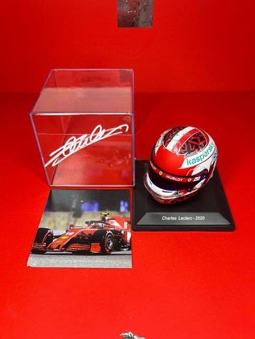 Ferrari - Charles Leclerc Autographed - 2020 - Helm op, Verzamelen, Nieuw
