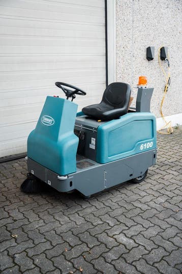 Tennant 6100 veegmachine, incl garantie 60 draaiuren