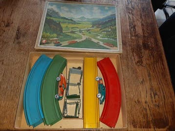 TippCo - Blikken speelgoed - Circuit en tôle avec voiture de, Antiek en Kunst, Antiek | Speelgoed