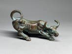 Beeldje - Bronze Bull Figurine — Antique Style Miniature