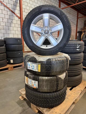 Nieuwe set originele VW Passat velgen + 16 Inch winterbanden, 215 mm, 16 inch, Banden en Velgen, Nieuw